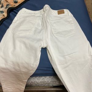 Size 6 white American eagle skinny jeans